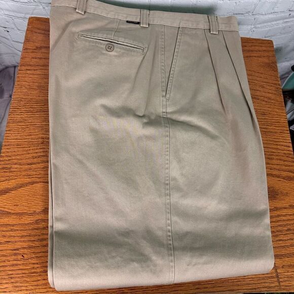 Levi Dockers Surplus Twill Pleated Khaki Pants. - Picture 1 of 5